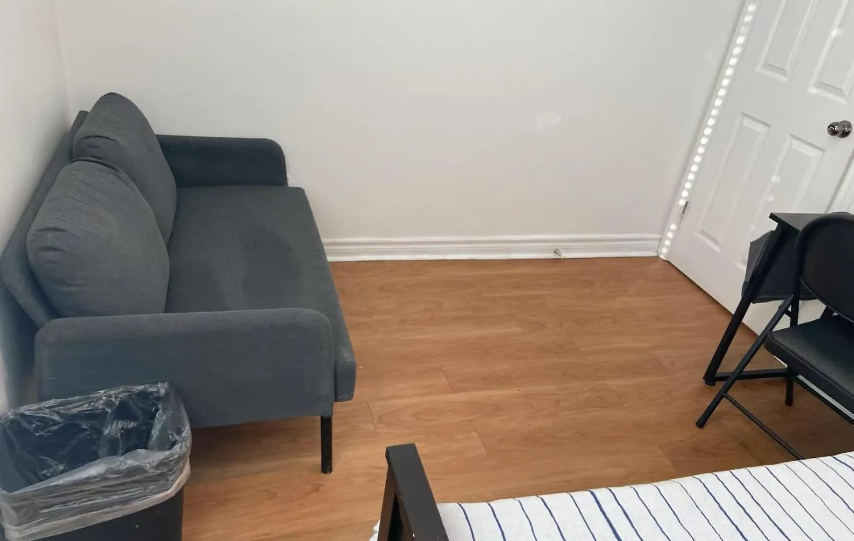 Double Room With Shared Bathroom 536B Toronto Canada