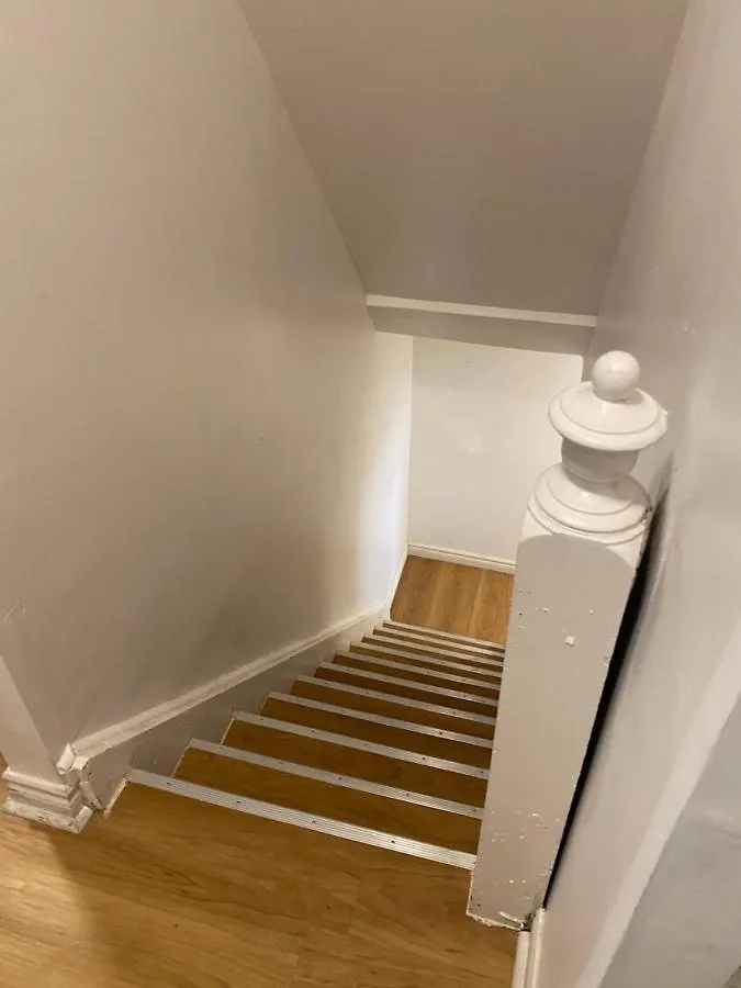 Double Room With Shared Bathroom 536B Toronto