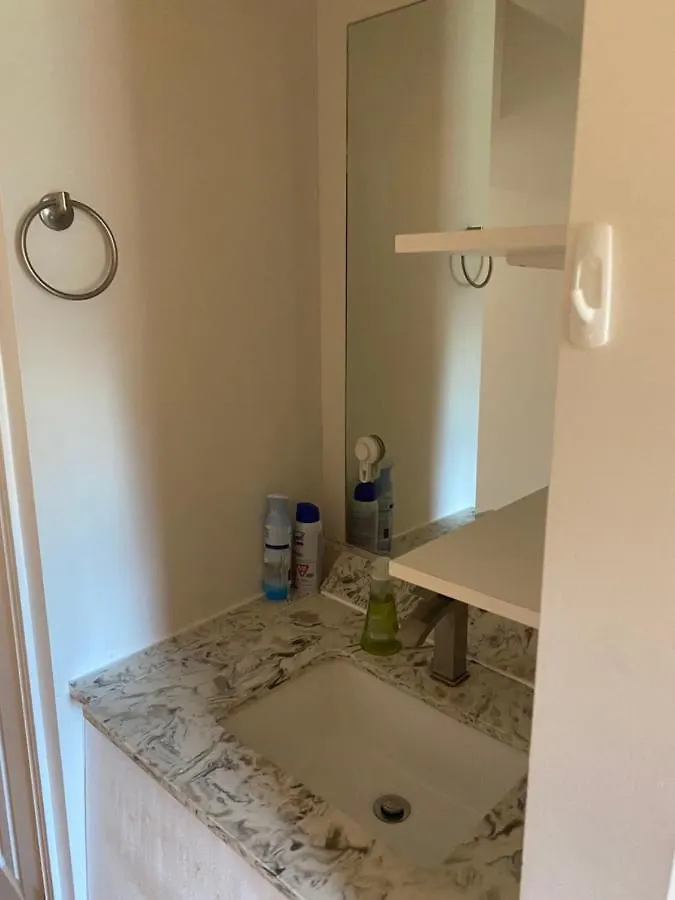 Double Room With Shared Bathroom 536B Toronto Canada