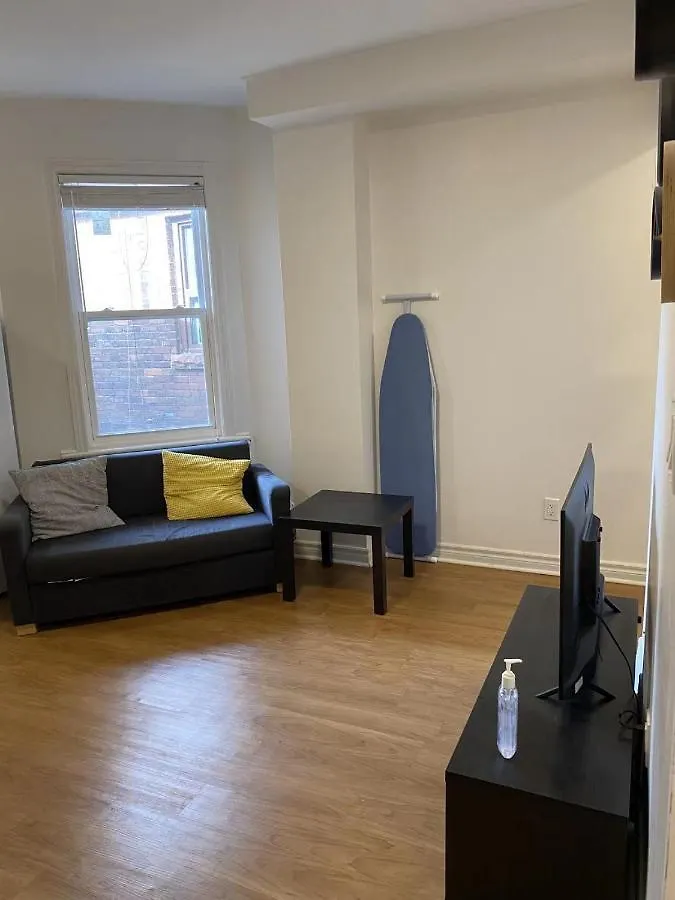 Double Room With Shared Bathroom 536B Toronto