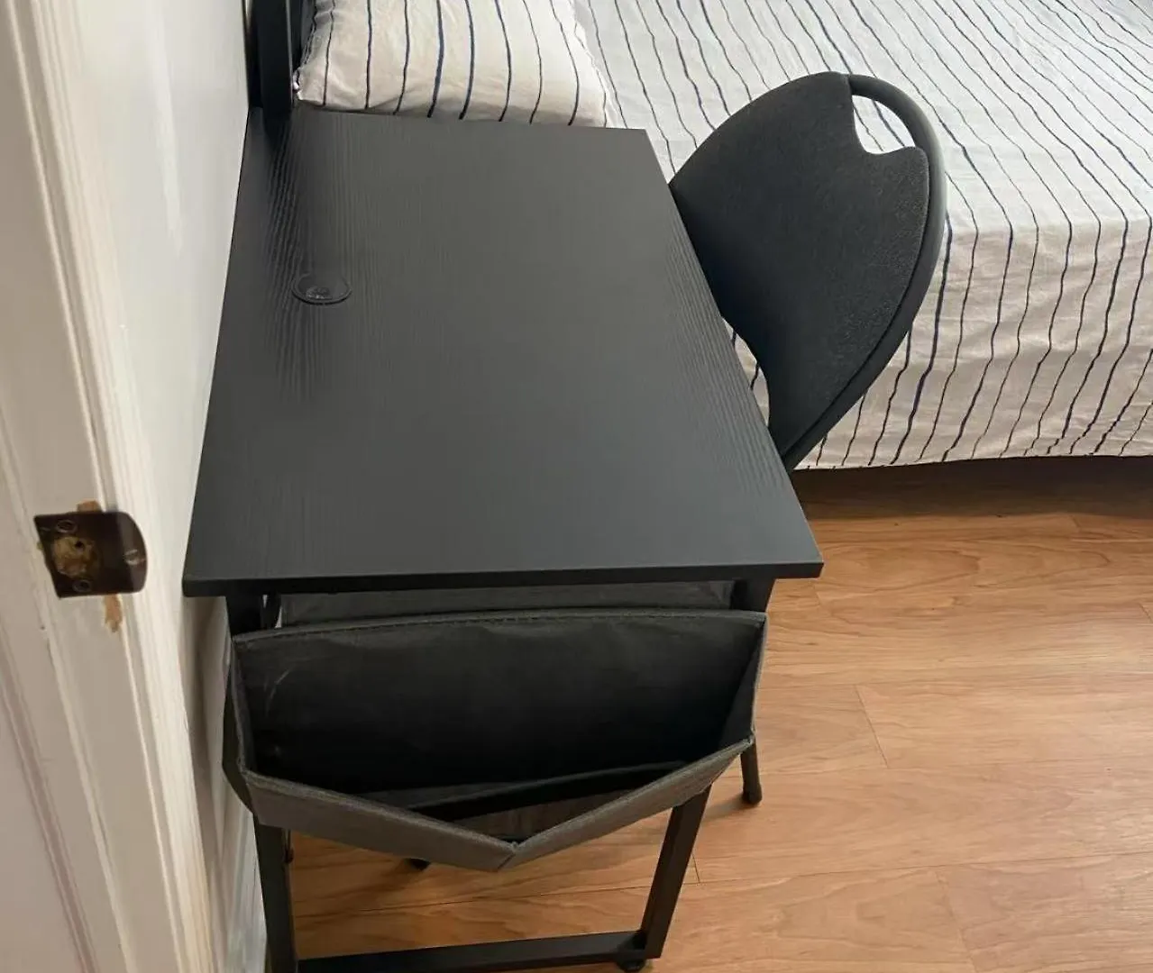 Double Room With Shared Bathroom 536B Toronto Guest house